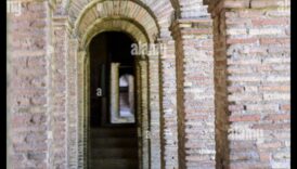 Architraves الأوريلي: السمات المعمارية في الأقواس الرومانية