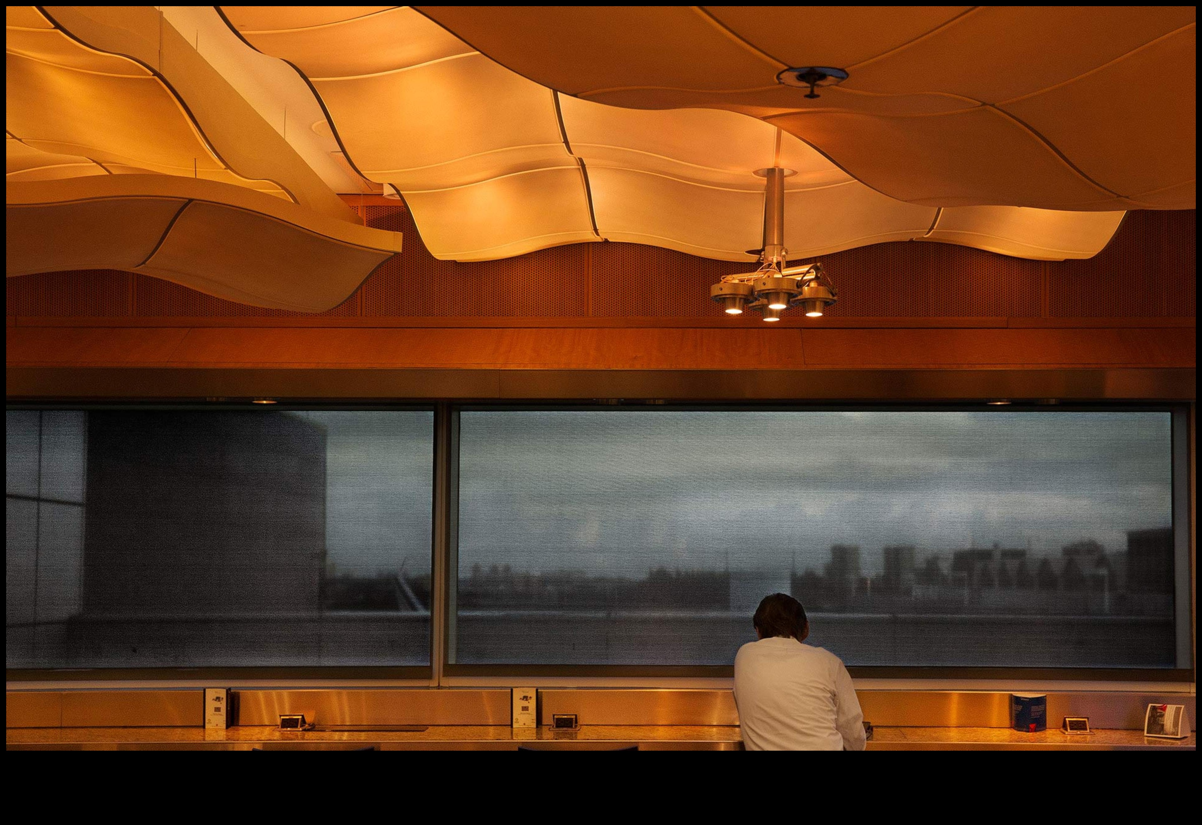 تحقيق الانسجام البصري والسمعي مع الإلكترونيات من أجل أجواء مكتبية ملهمة 4 التناغم البصري والسمعي: الإلكترونيات من أجل جو مكتبي ملهم