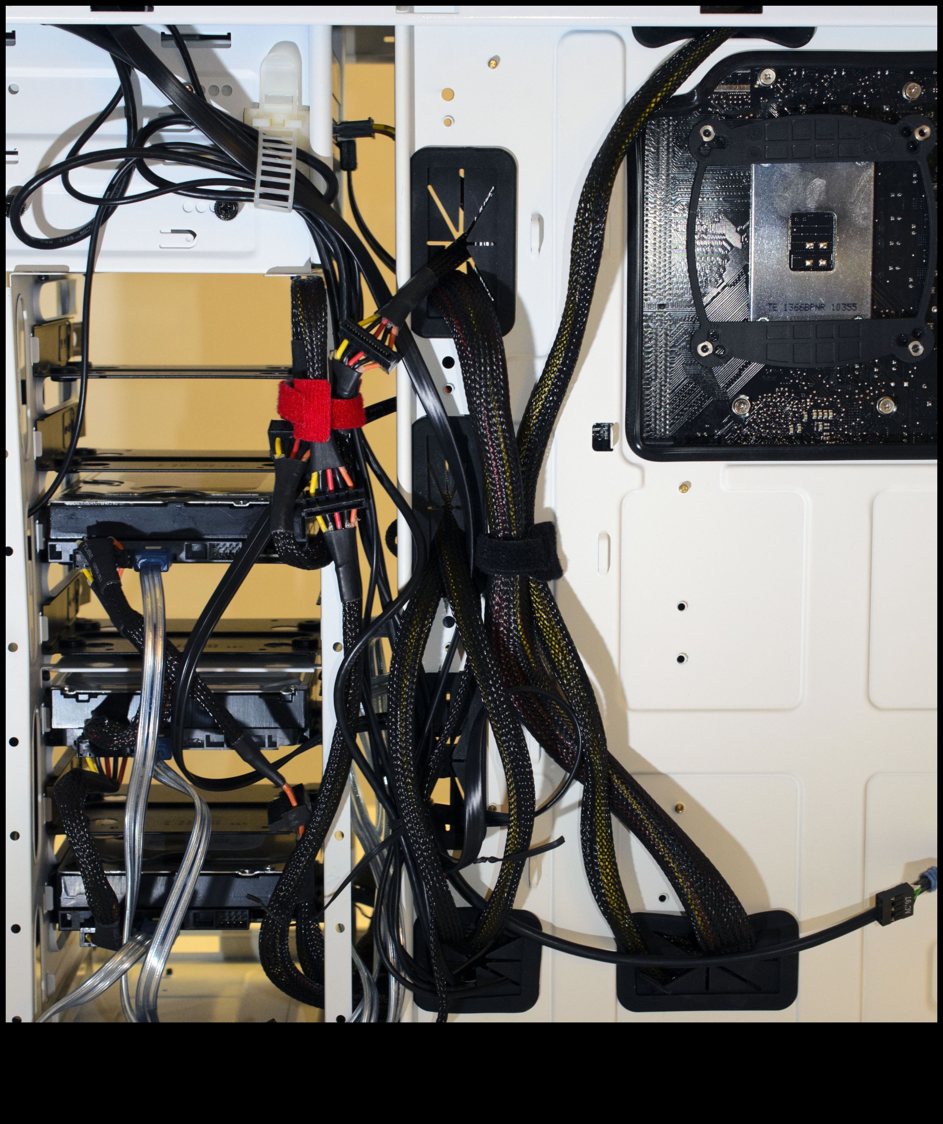 نصائح لإدارة كابلات الحالة: تنظيم جهازك لتحسين المظهر الجمالي