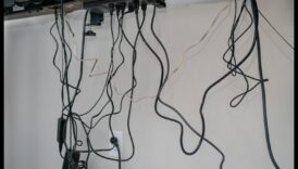 نصائح لإدارة كابلات الحالة: تنظيم جهازك لتحسين المظهر الجمالي