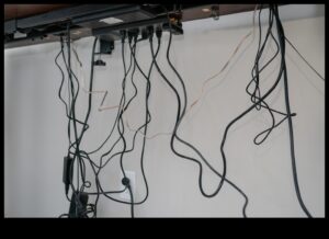 نصائح لإدارة كابلات الحالة: تنظيم جهازك لتحسين المظهر الجمالي