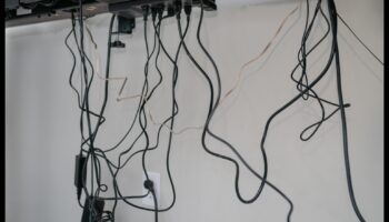 نصائح لإدارة كابلات الحالة: تنظيم جهازك لتحسين المظهر الجمالي