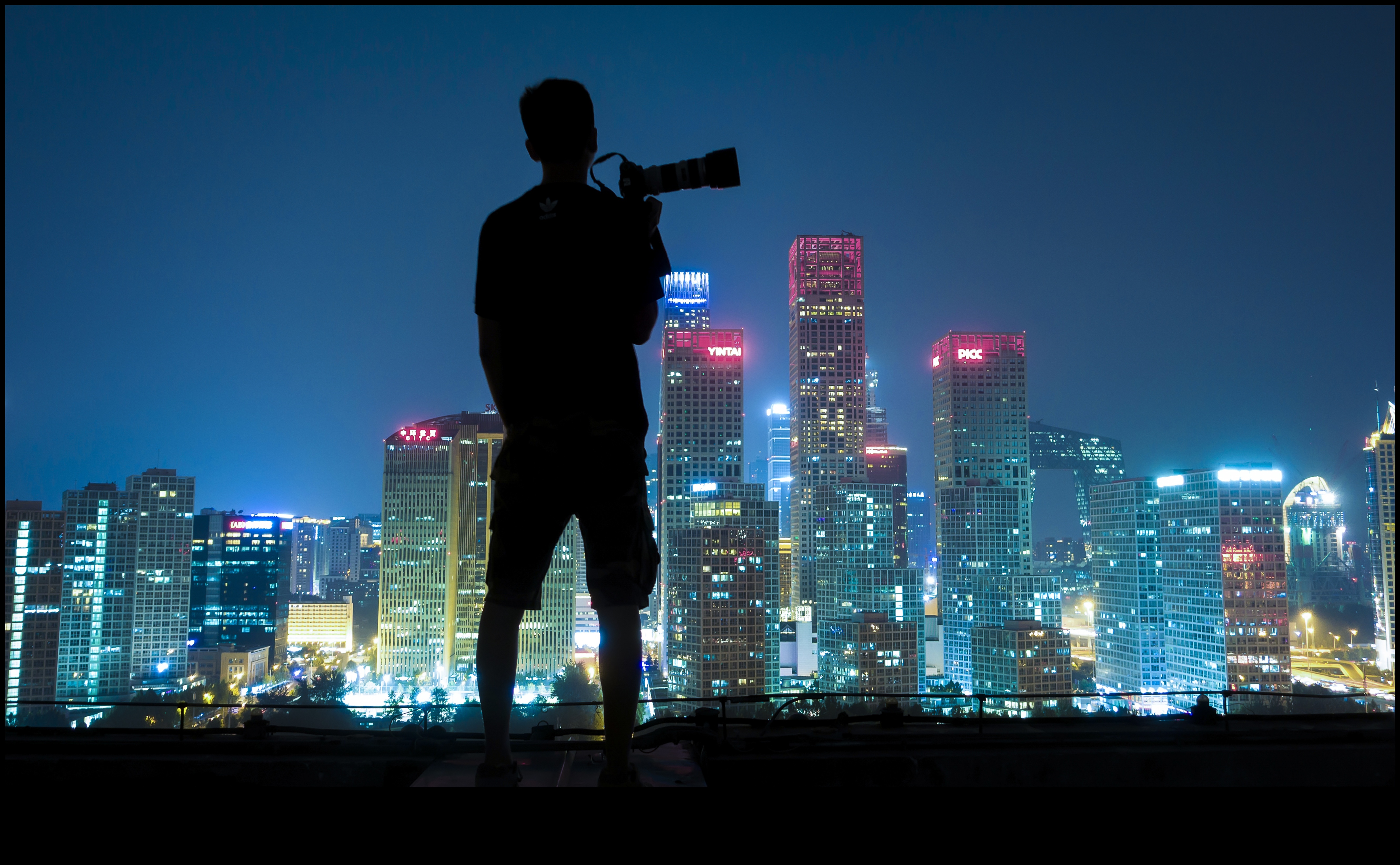 أساطير الإضاءة المنخفضة: كاميرات ذات أداء استثنائي في الإضاءة المنخفضة